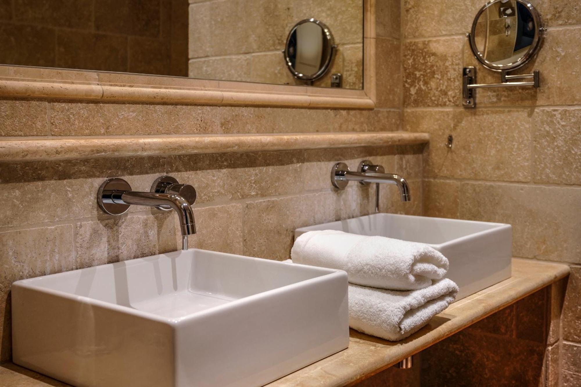 Hotel Charembeau 3*