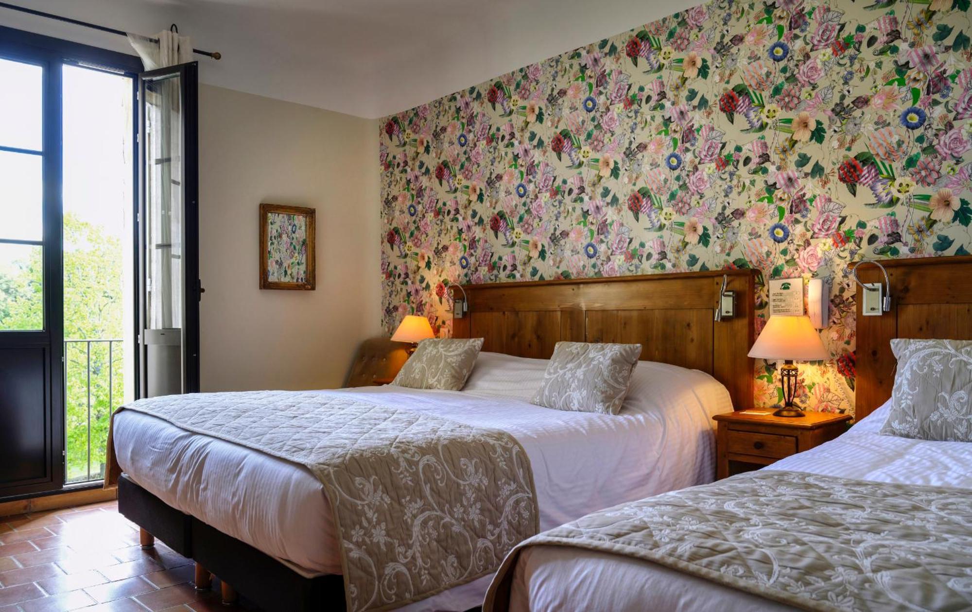 Charembeau Hotel 3*