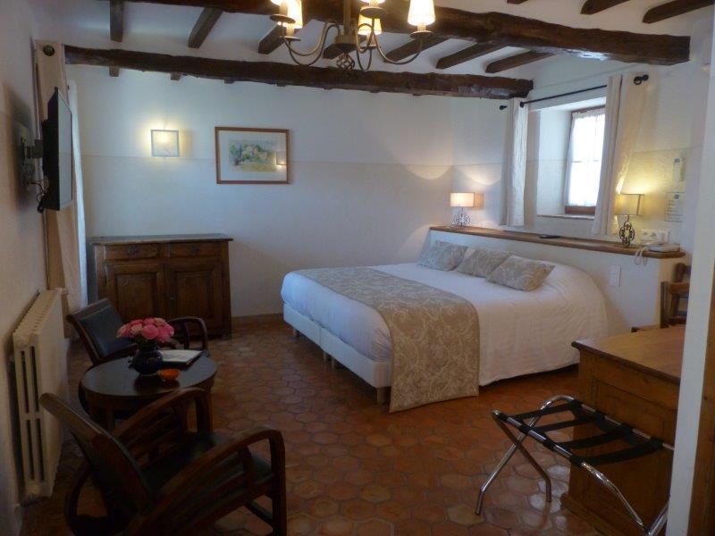 Hotel Charembeau 3*