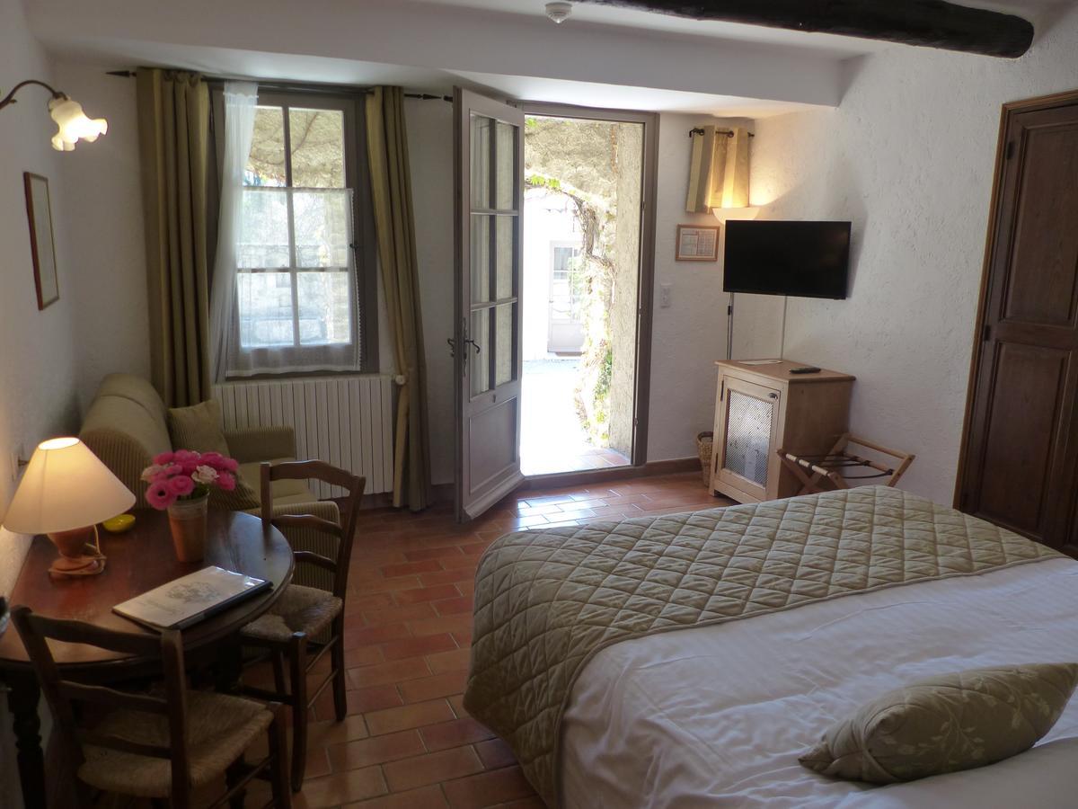 Charembeau Hotel