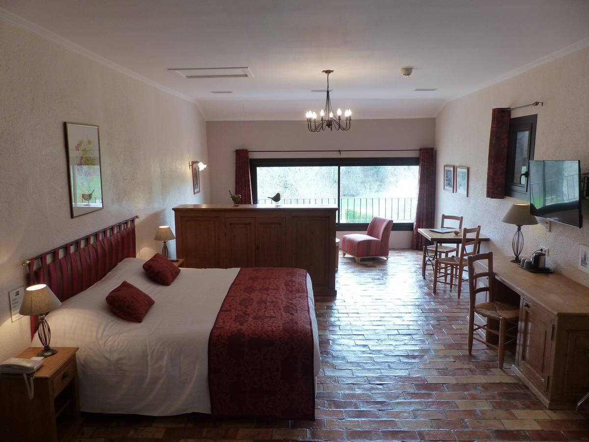 Hotel Charembeau 3*